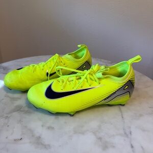 Youth Nike Jr. Mercurial Vapor 16
Academy soccer cleats size 4Y